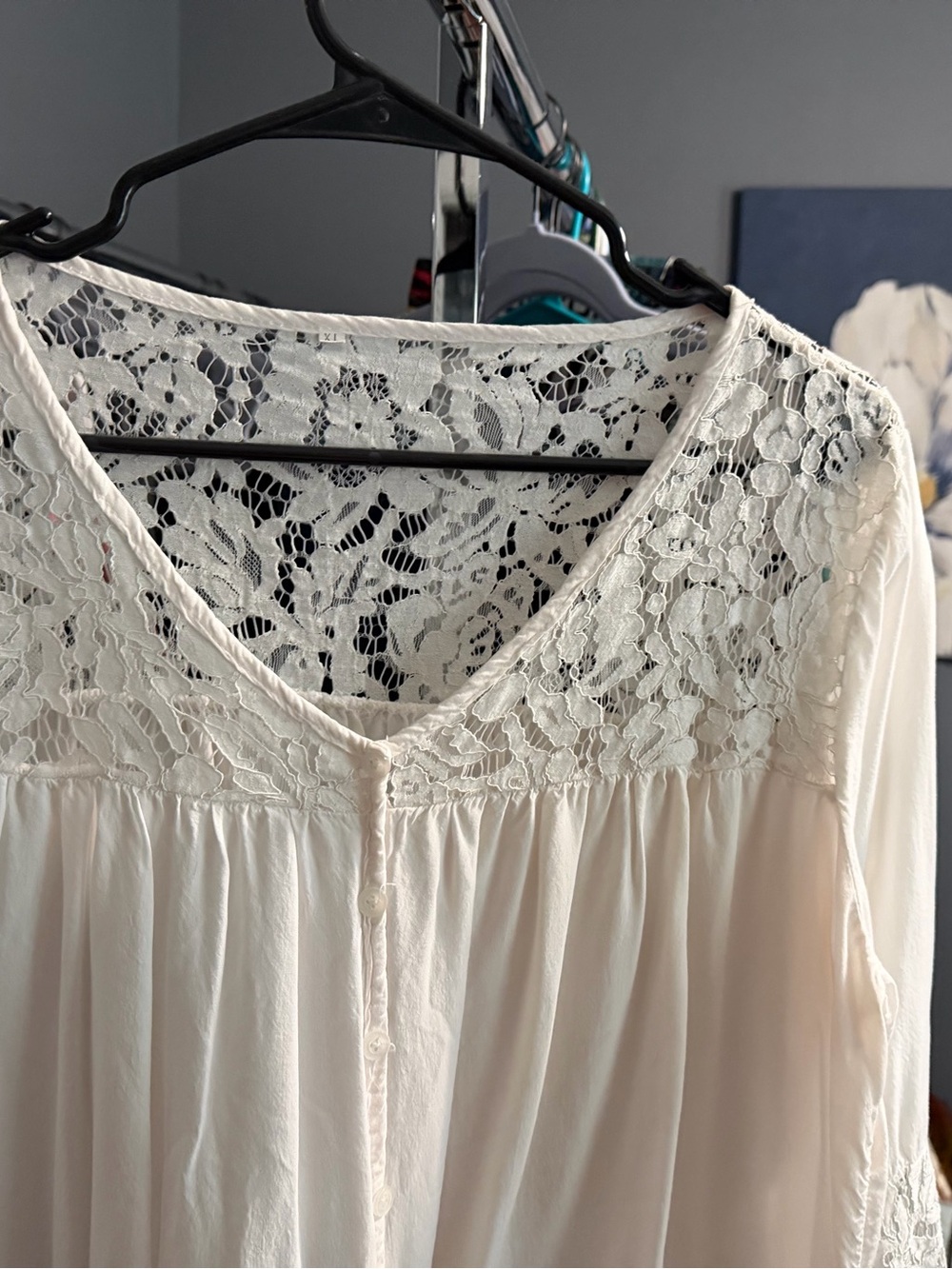 Kohl’s ~ Lace Trim ~ V-Neck Blouse ~ White ~ Decorative Buttons - Picture 5 of 8